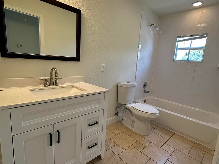340 Walton Blvd — Photo 6