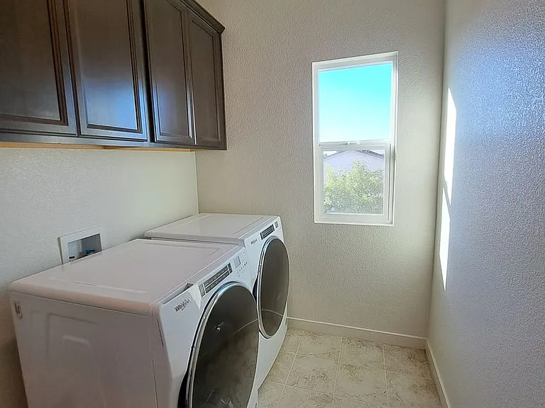 1160 Yale Dr — Photo 17