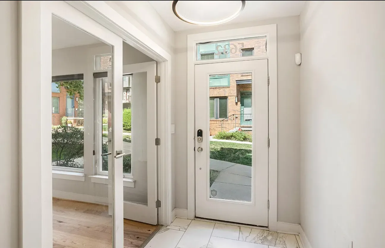 4 bed, 3.5 bath, 1812 sqft, $3,250 — Photo 2