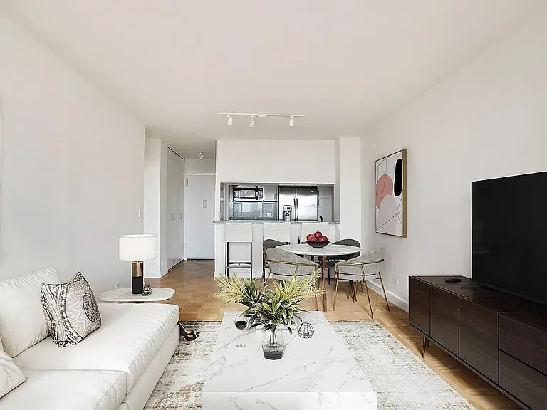 45 W 60th St #35B — Photo 2