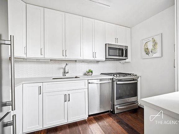 4th image of 239 E 79th St APT 12C