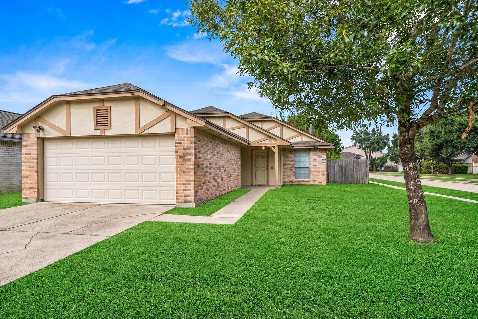 3 bed, 2.0 bath, 1260 sqft, $1,850 — Photo 2