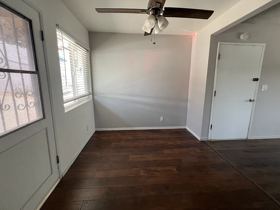 Kitchen/dinning room / back entry