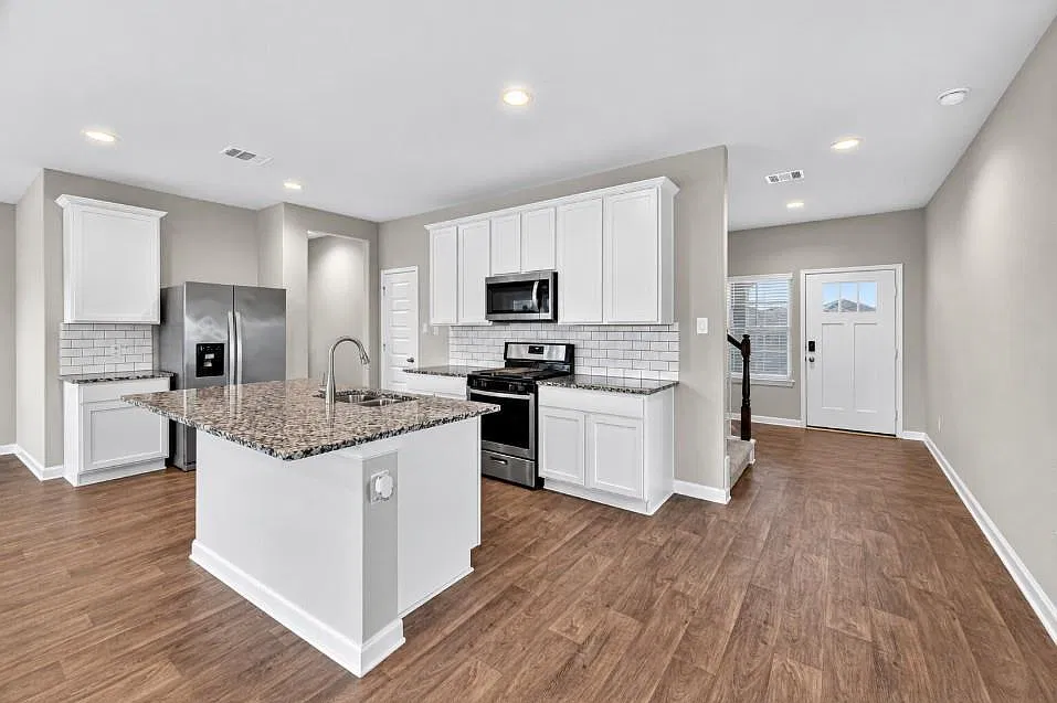 4 bed, 2.5 bath, 2378 sqft, $2,800 — Photo 4