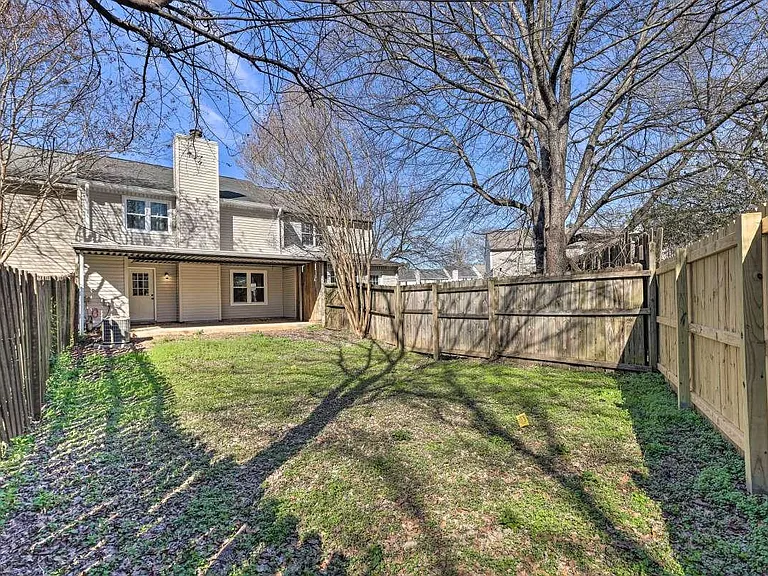 1073 Fairfax Dr — Photo 21
