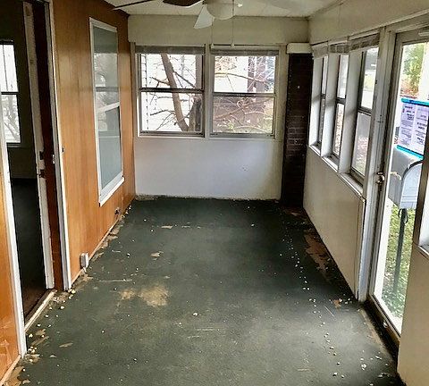 5th image of 404 Wells Ave
