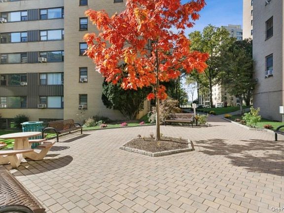 2nd image of 5 Fordham Hill Oval #10D