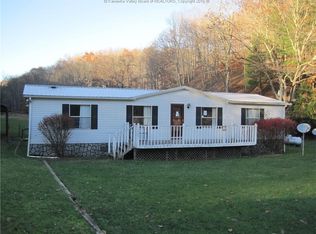 1009 Linden Rd, Looneyville, WV 25259