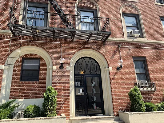 Rented by Tapiro Realty | media 6