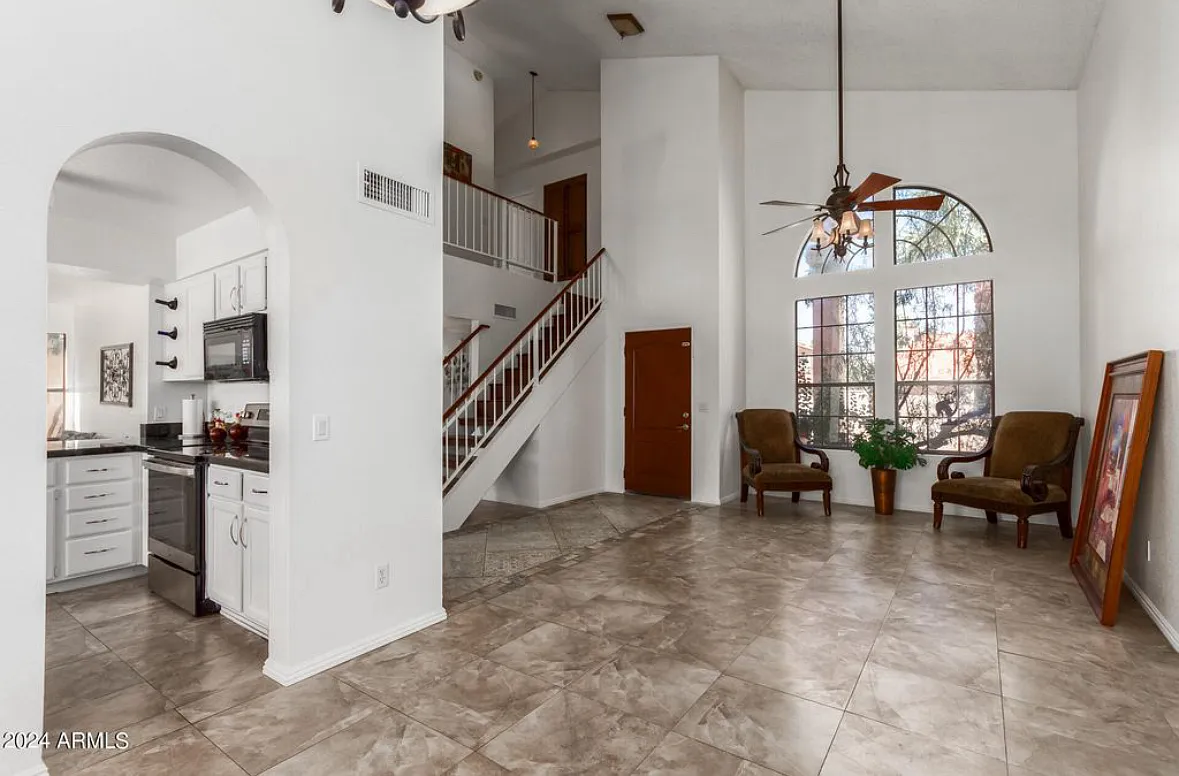 4 bed, 2050 sqft, $3,375 — Photo 3