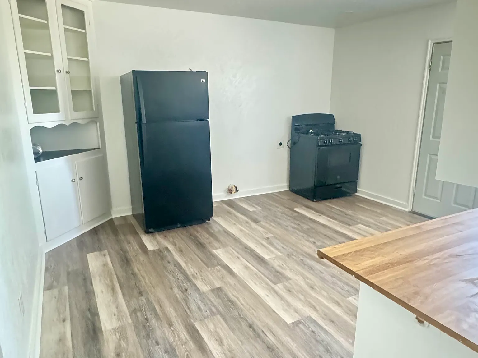 2 bed, 850 sqft, $1,550 — Photo 2