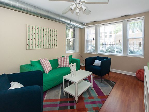 4th image of 925 W Dakin St #246