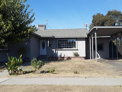 1032 W Saginaw Way, Fresno, CA, 93705
