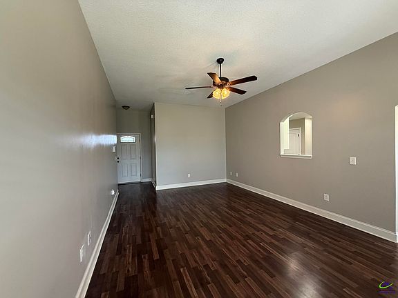 5th image of 212 Winsted Ct