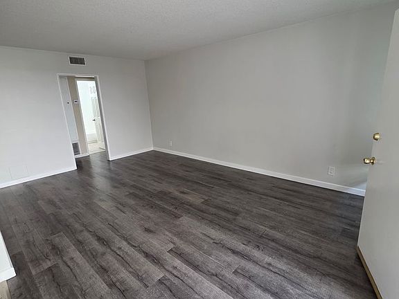 3rd image of 620 S Myrtle Ave #2