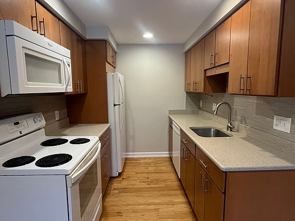 2nd image of 207 Watertree Dr #207