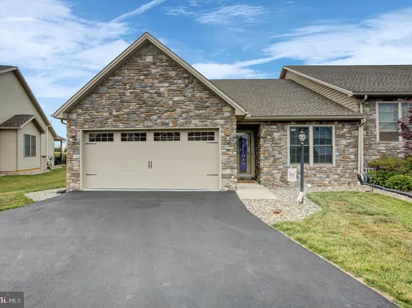 253 Pin Oak Ln, Shippensburg, PA 17257
