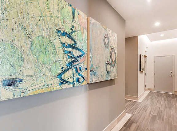 4th image of 880 N Milwaukee Ave #3S