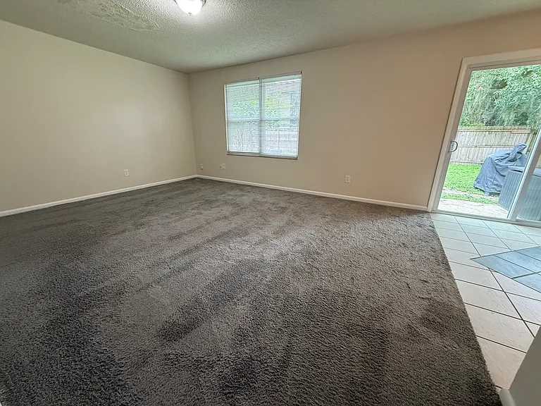 805 Meadowbrook Dr #B — Photo 5