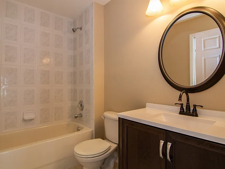402 Bridgewater Ct — Photo 11