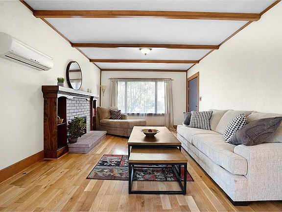 5th image of 1080 - 1082 N Oak Street