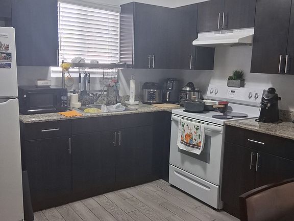 4th image of 2070 E 6th Ave #203