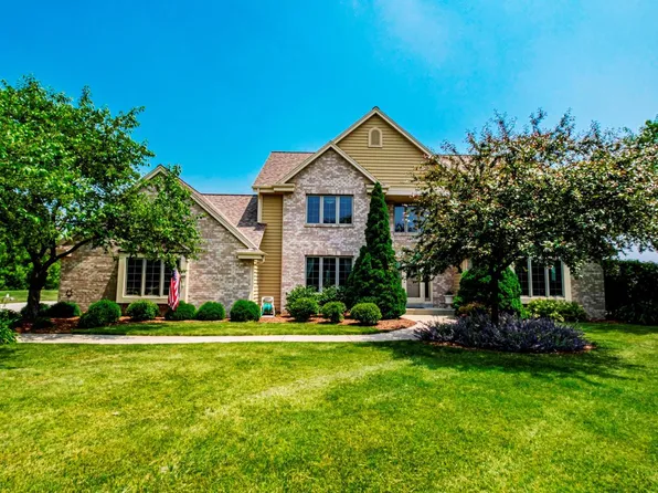 224 Crooked Stick PASS, North Prairie, WI 53153