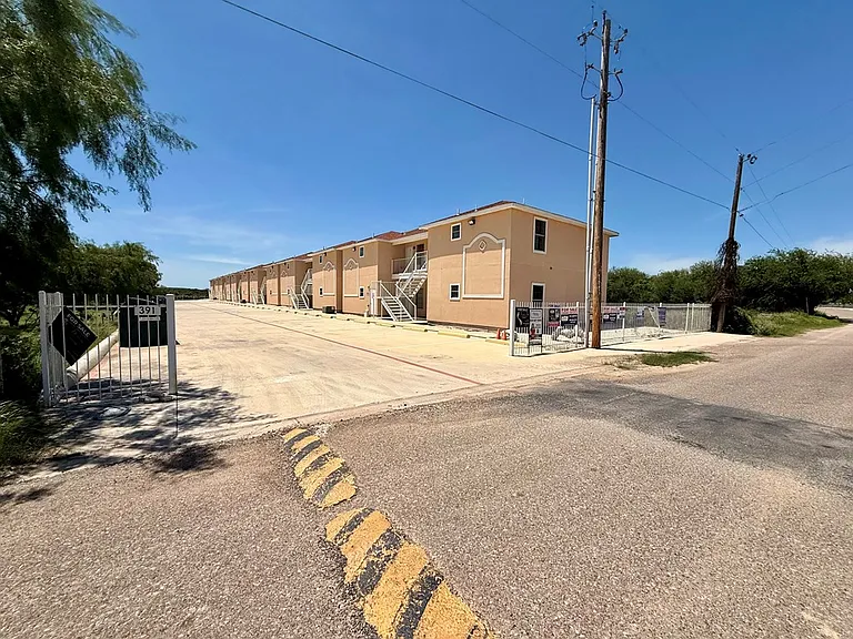 391 Riverside Dr — Photo 19