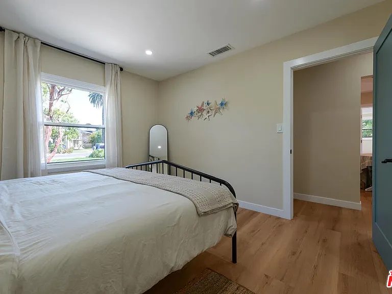 4147 Marcasel Ave — Photo 30