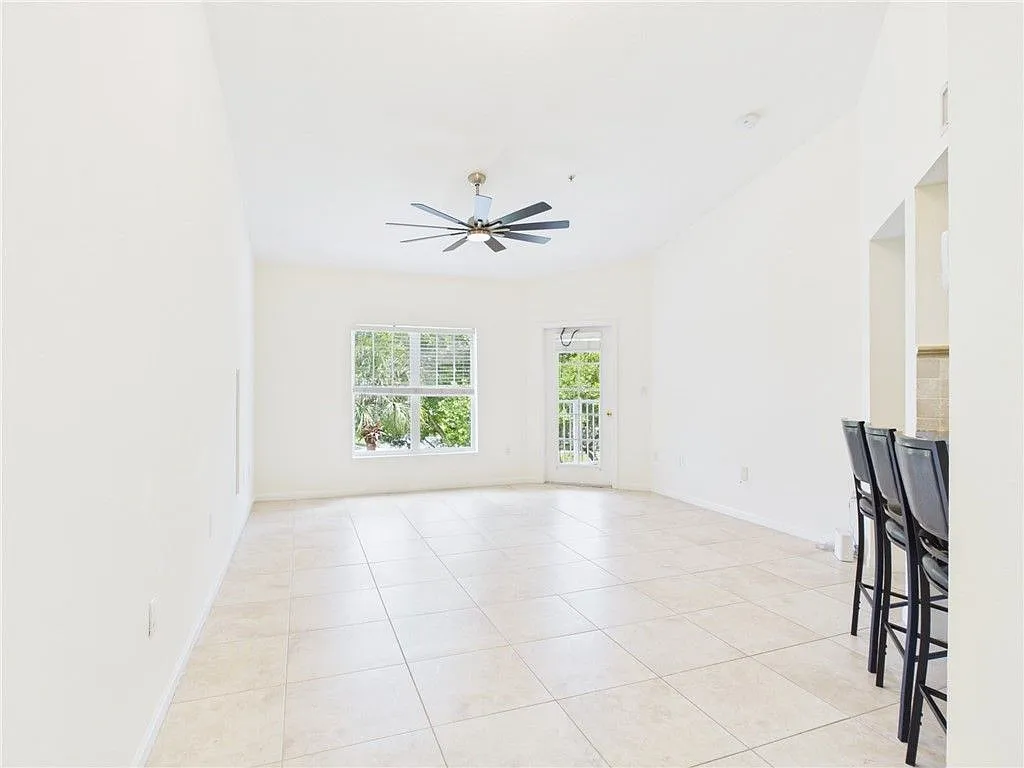 Building Photo - 5060 Fairways Cir #F303