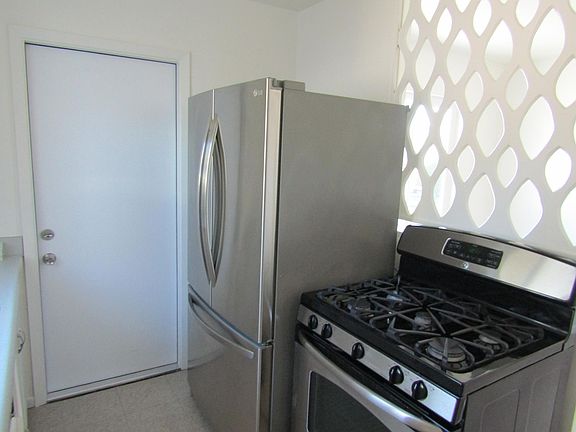5th image of 117 S East St #1/2
