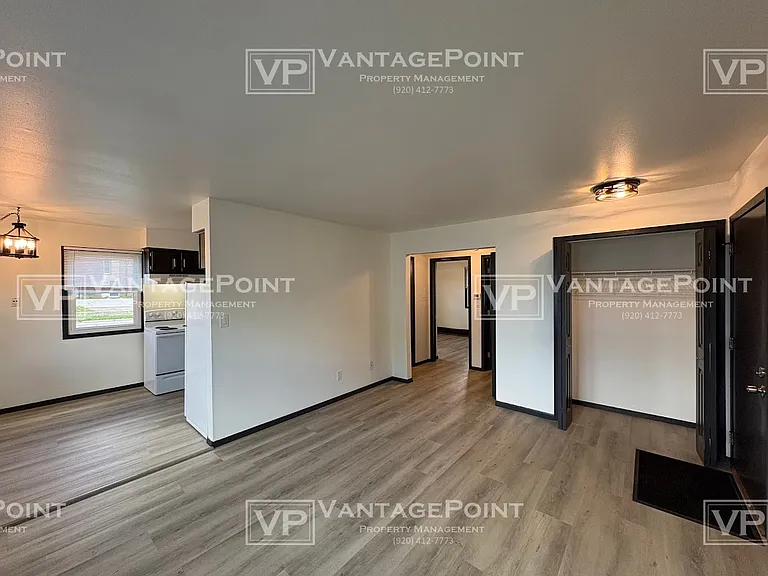 2120 Van Deuren St — Photo 8
