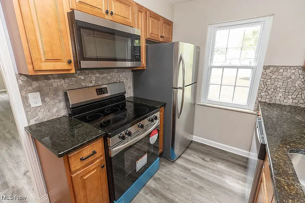 3 bed, 1953 sqft, $1,895 — Photo 2