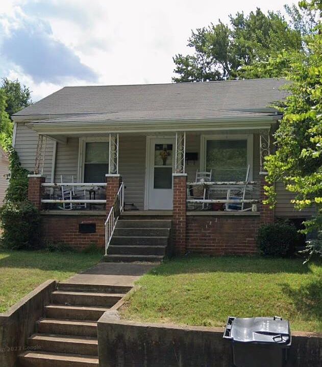 1st image of 1045 Queen Ann St