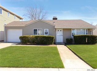 122 Shoreham Way, Merrick, NY 11566