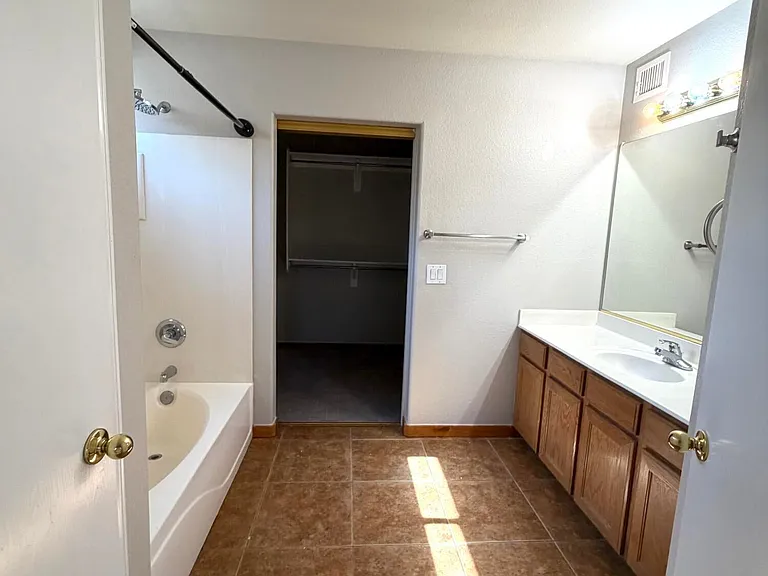 3002 S 92nd Cir — Photo 18