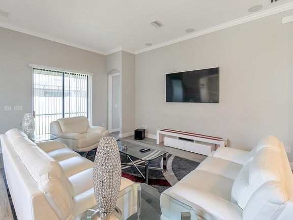 3rd image of 3918 Teaberry Ln