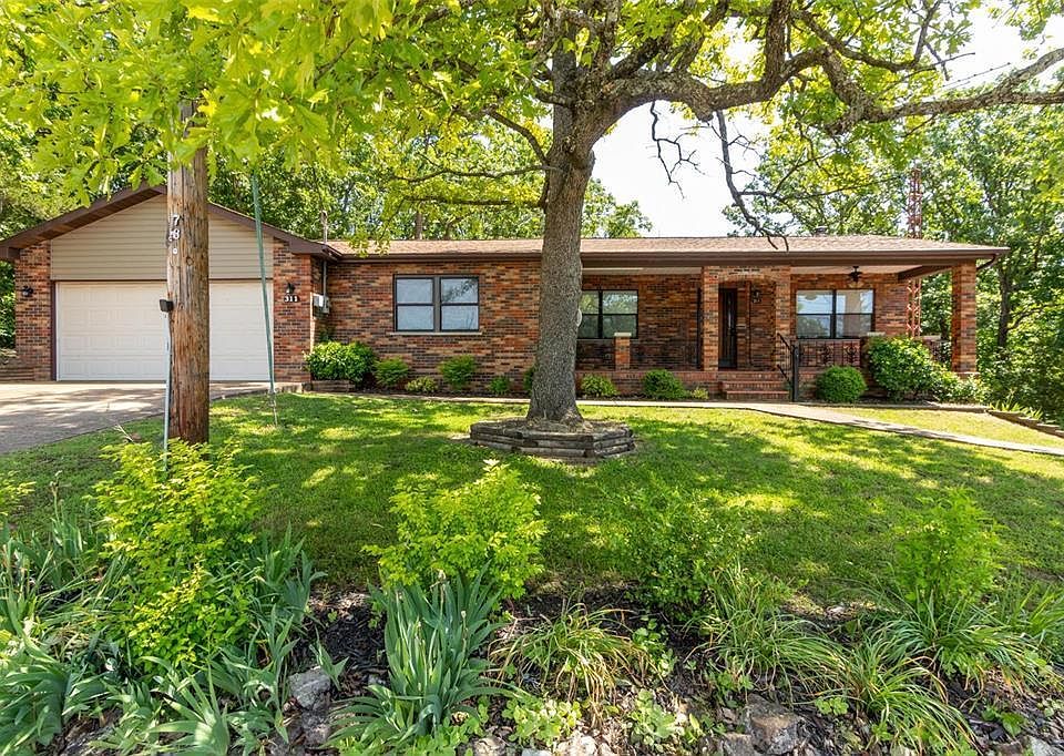 1st image of 311 N Lake Dr