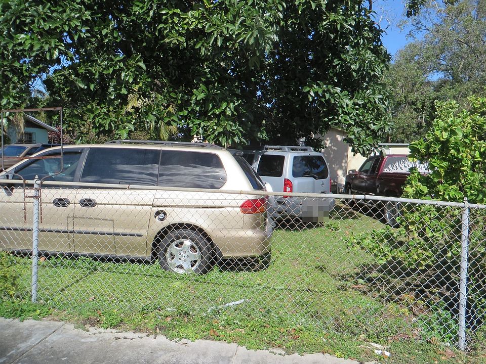1st image of 1031 NW 102nd St