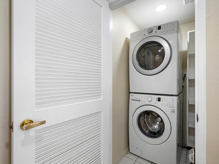 1114 Campbell St #206 — Photo 18