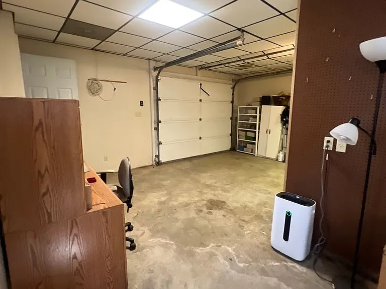 213 E Buford St — Photo 10