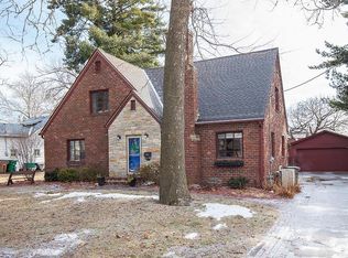 6410 Carpenter Ave, Windsor Heights, IA 50324