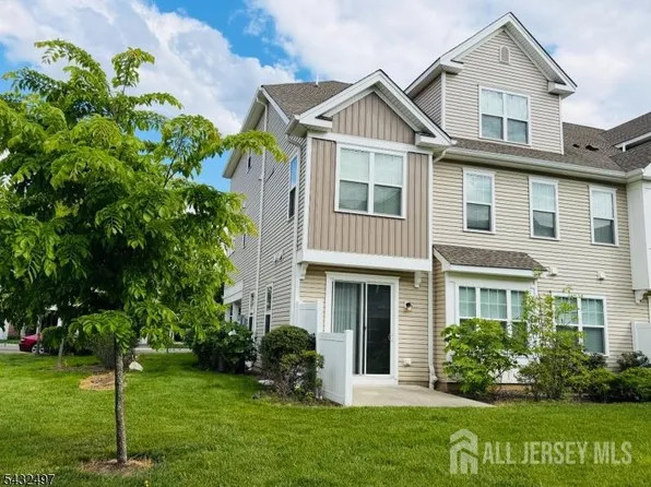 810 Greenland Sq, Highland Park, NJ 08904