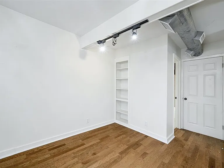 1510 W 6th St #212 — Photo 9