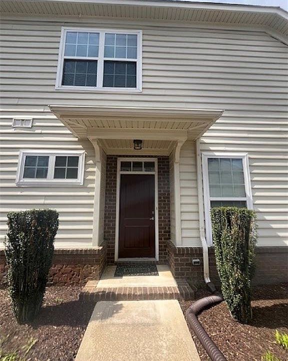1st image of 412 Tanners Green Ct