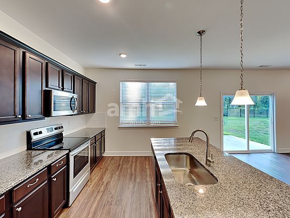 3rd image of 2907 Throneberry Ln