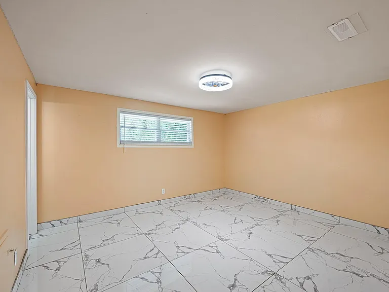5718 Greencraig Dr — Photo 15