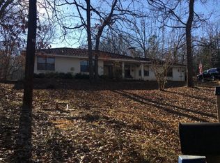 102 Springhill Dr, Palestine, TX 75801