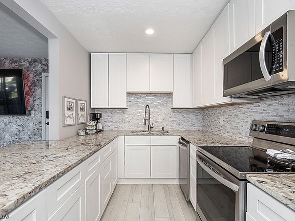 3rd image of 16375 Heather Ln APT 101