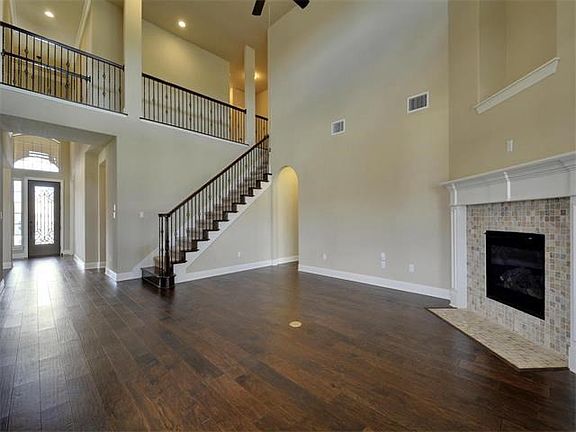 3rd image of 2505 Livenza Pl